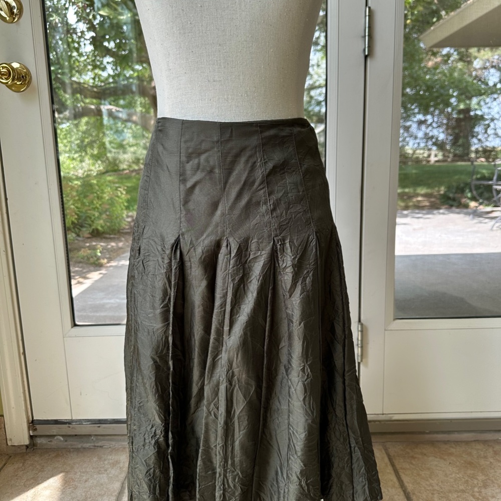 BURBERRY Olive Green Pleated Silk Skirt (Low-waisted) - Picture 2 of 5